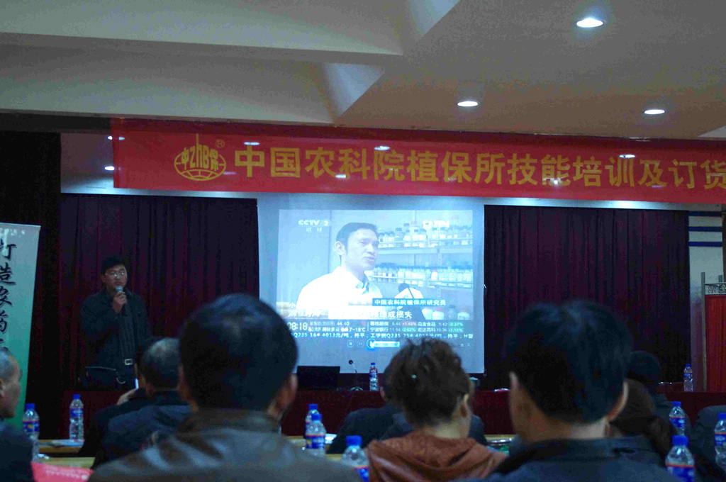 與會(huì)者認(rèn)真觀(guān)看《新聞直播間》陳昶副總經(jīng)理采訪(fǎng)視頻.jpg 與會(huì)者認(rèn)真觀(guān)看《新聞直播間》陳昶副總經(jīng)理采訪(fǎng)視頻.jpg