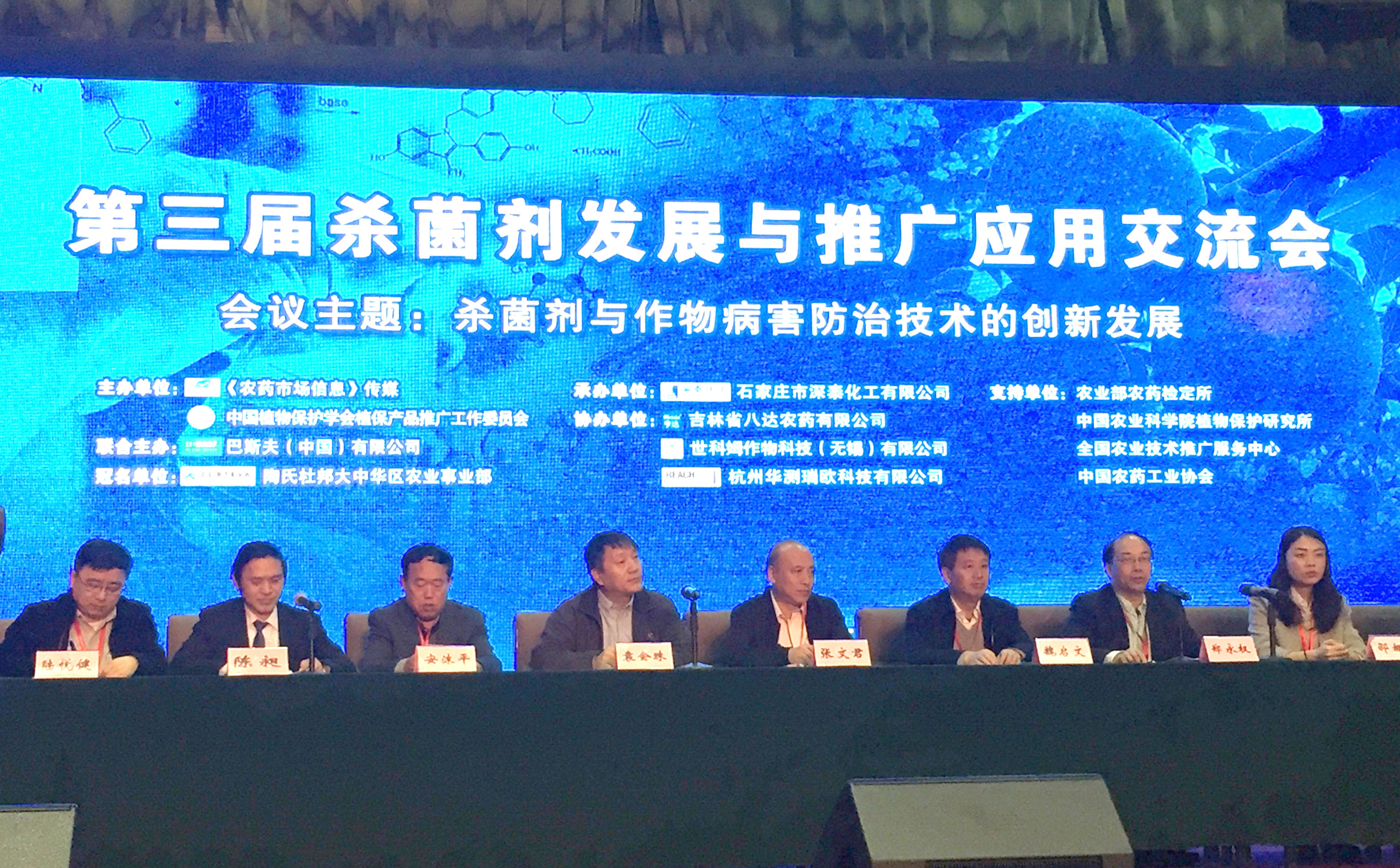 新聞?wù)掌?.jpg 新聞?wù)掌?.jpg