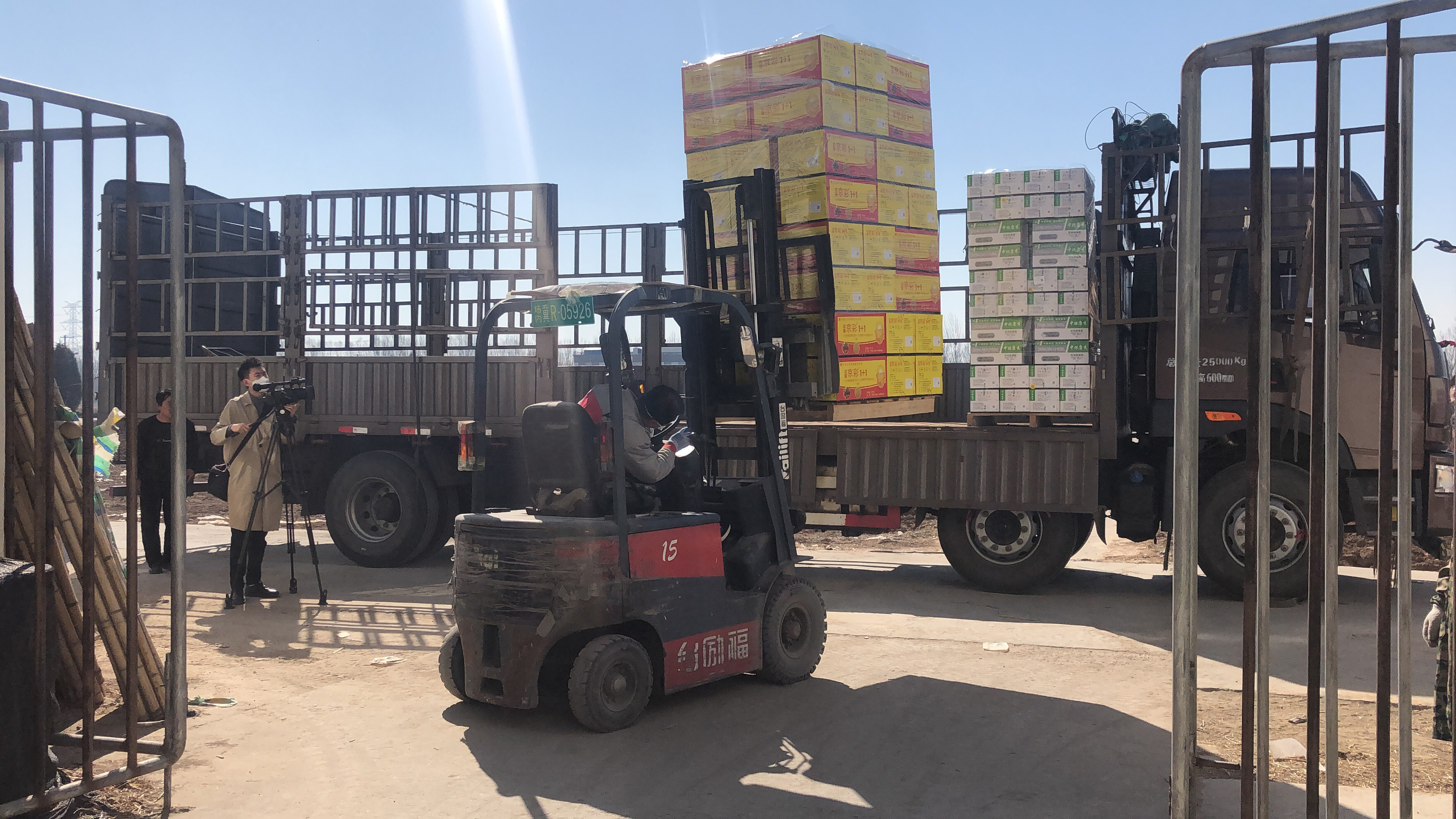 裝車采訪.jpg 裝車采訪.jpg